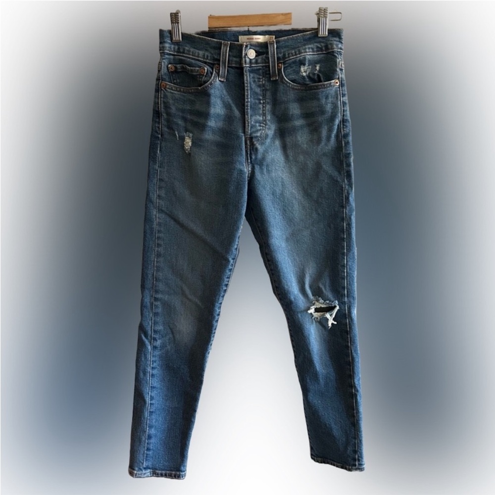 Levi’s Wedgie Skinny Jeans Size 27 Inseam 25”slightly Distressed Medium Wash